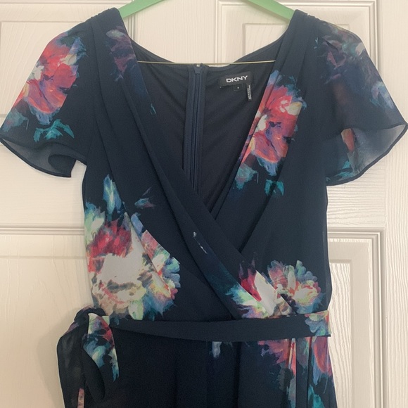DKNY size 8 navy floral dress - Picture 2 of 5